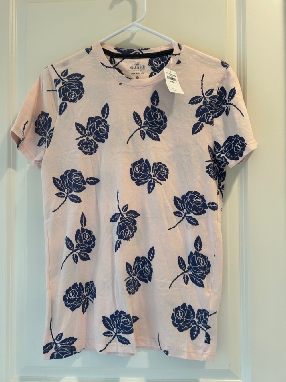 Hollister Light Pink CrewNeckTee w/Navy Rose Patter T-Shirt short sleeve size XS